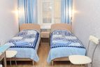 Голубая комната - две кровати, два стула